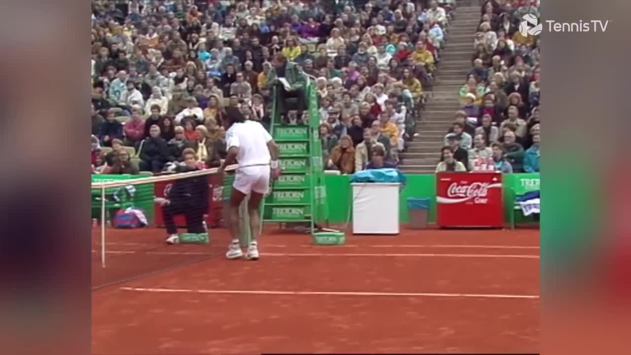 The LEAST Serious OFFICIAL Tennis Match Ever 😂 | Yannick Noah vs Magnus Larsson at Hamburg 1991