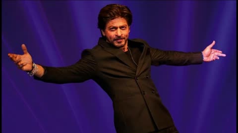 Shah Rukh Khan became the first Indian actor to earn 2500 crores in a year.