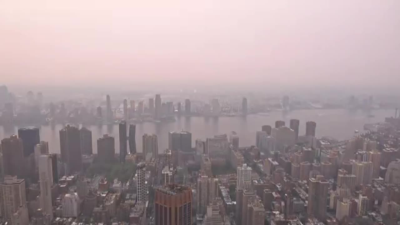 Apocalyptic before and after scenes from the wildfire smoke consuming the New York City skylines