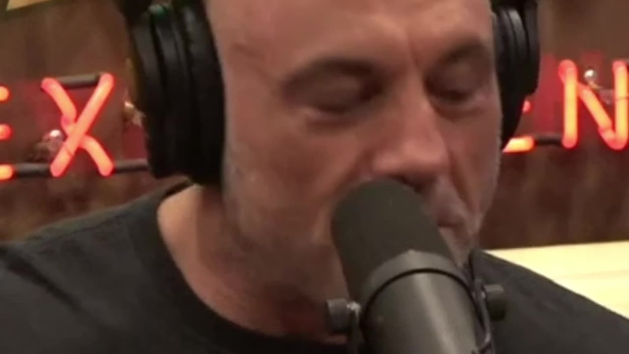 Joe Rogan & Kurt Metzger: Robert Deniro speaks like a Miss America Pageant winner on Politics