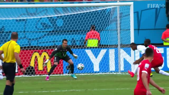 How did he miss THAT! 😳 Funny misses at the #FIFAWorldCup