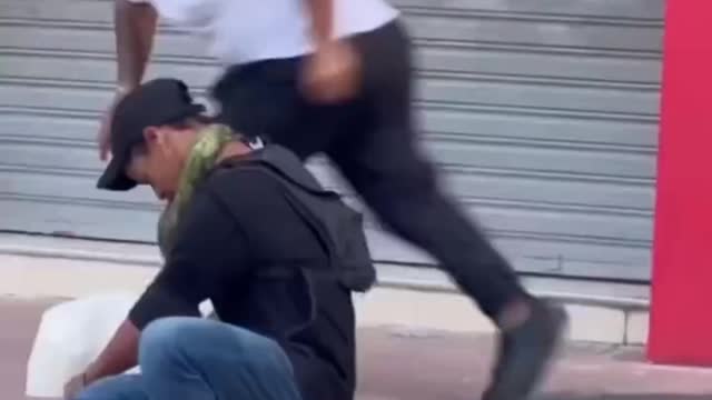 Foreign funny videos, street spoofs, one laugh at a time