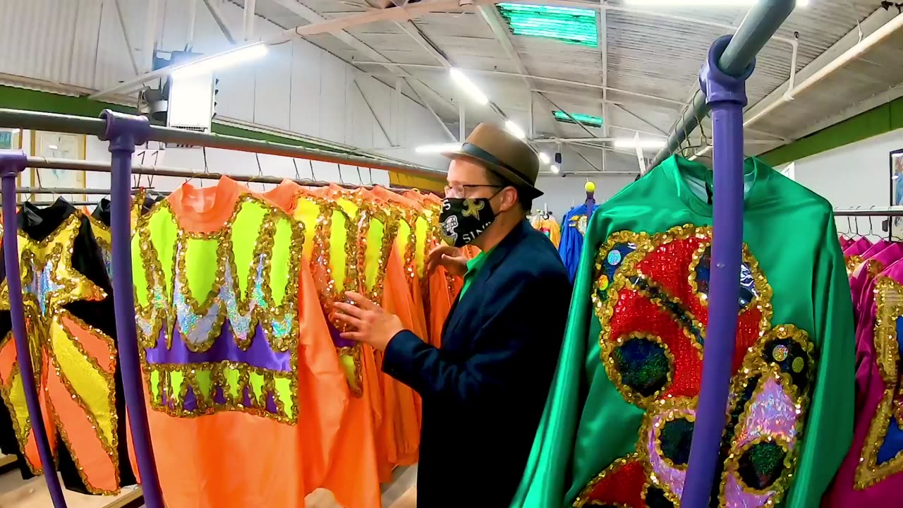 KING CAKE - SCENE 10 - OUTDOOR THEATER