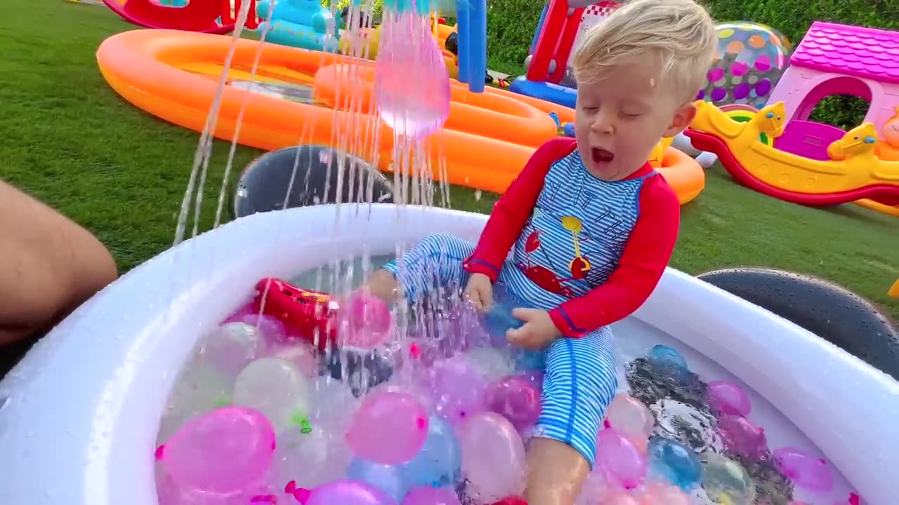 Diana and Roma Water Balloons PlayDate with Baby Oliver