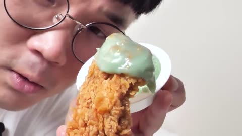 치킨 찍어 먹는 민초소스 무려 KFC #흑백리뷰