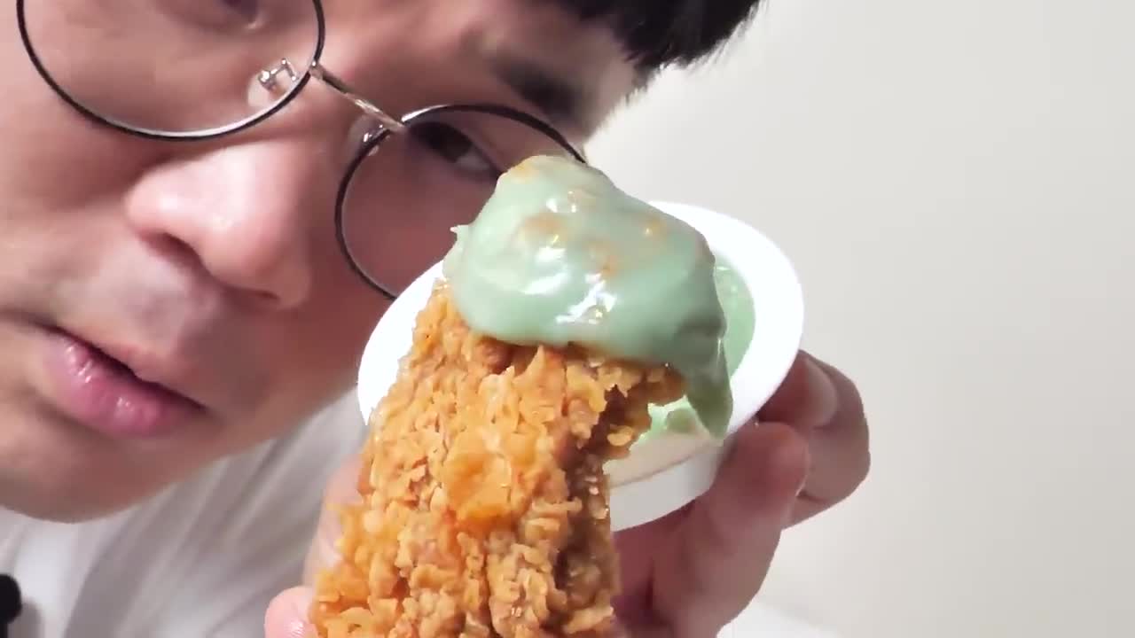 치킨 찍어 먹는 민초소스 무려 KFC #흑백리뷰
