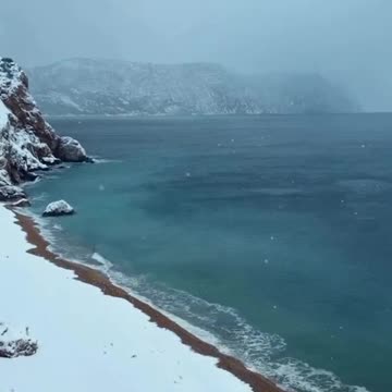 Snow fall in the ocean 😍