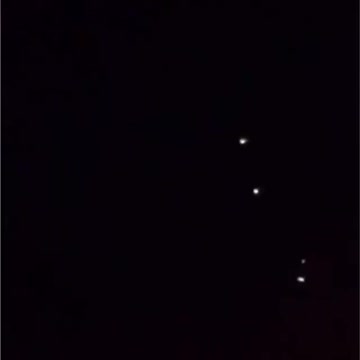 FLEET OF UFOs CHARIOTS OF GOD ANGELS HOVERING LEFT TO RIGHT🕎Psalms 103:20 “the LORD ye his angels”