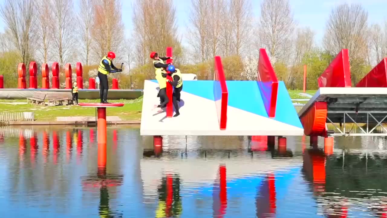 TOTAL WIPEOUT CHALLENGE vs FRIENDS!