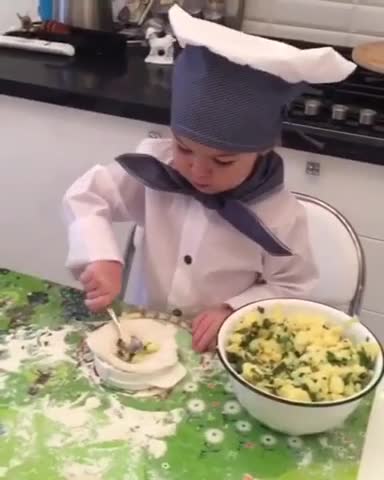 Pequeña niña tiene el sueño de convertirse en una gran cocinera