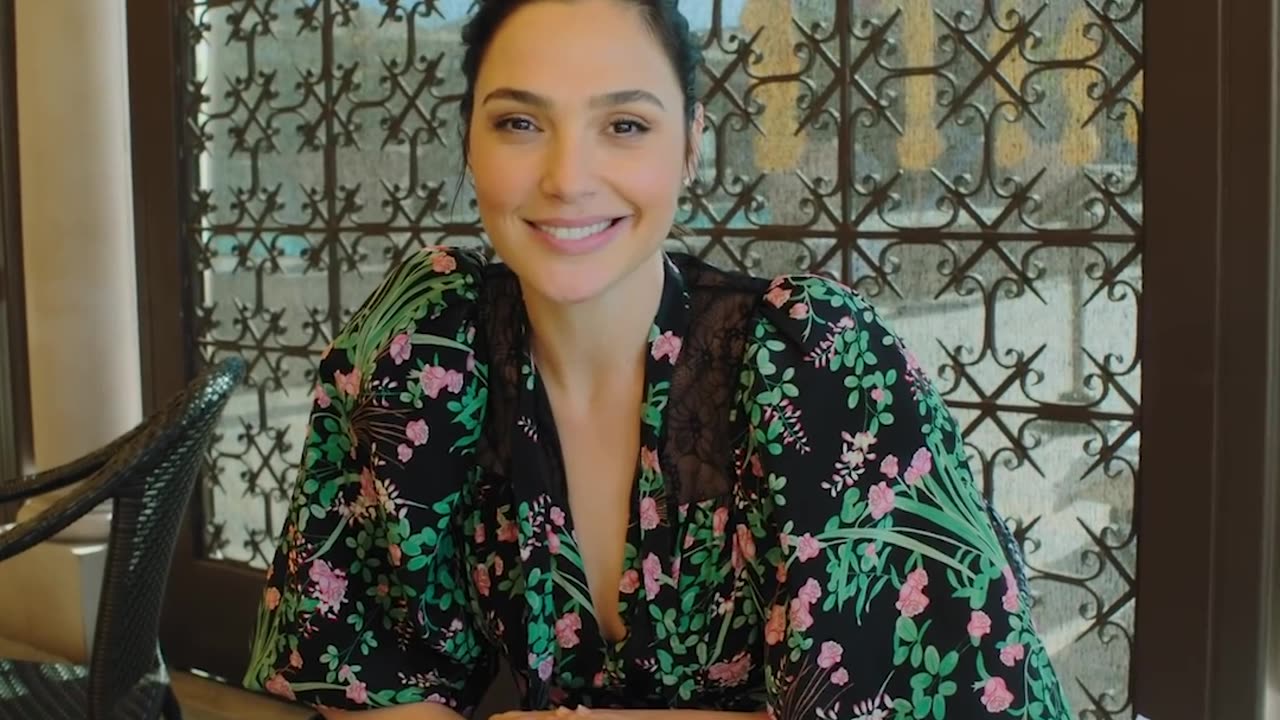 GAL GADOT | ONE MINUTE INTERVIEW