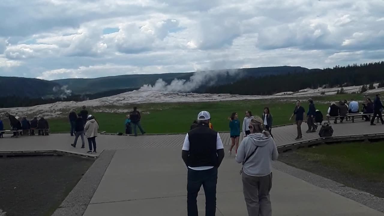 Old Faithful geyser in Yellowstone Park talking of my Chinese Bibles study.