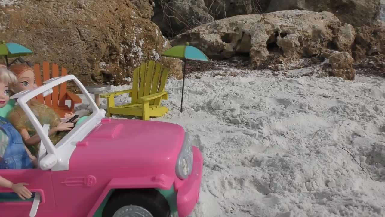 Elsa and Anna toddlers at the beach - prank - slide - boat - dog - water fun - splash