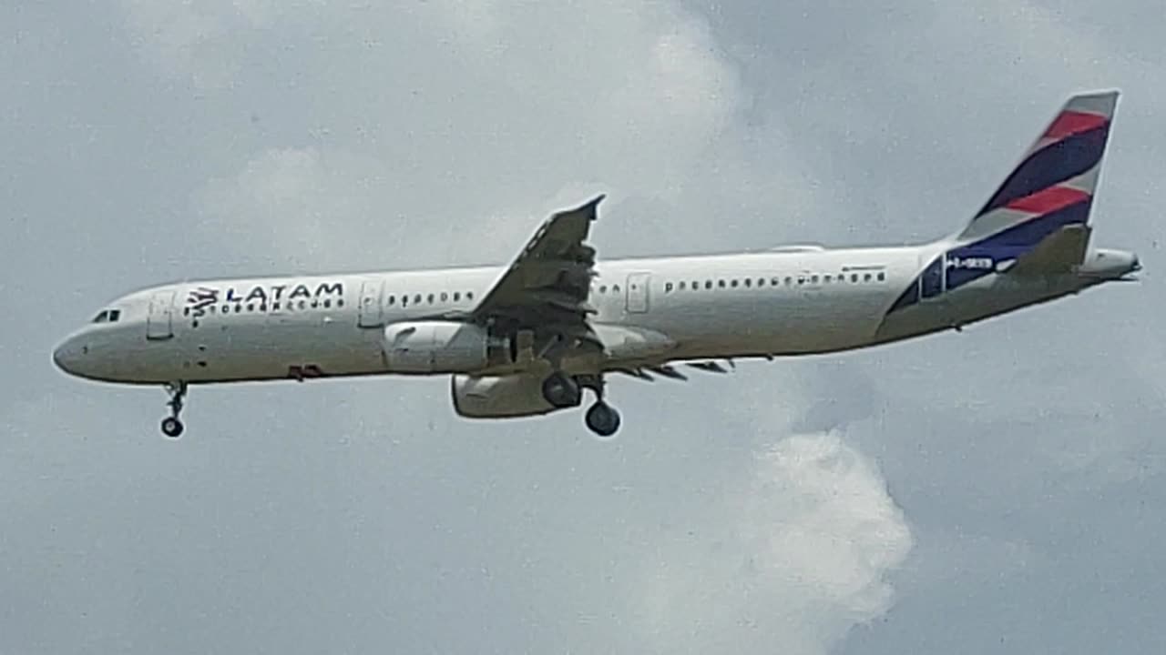 Airbus A321 PT-MXB vindo de Guarulhos para Manaus/coming from Guarulhos to Manaus