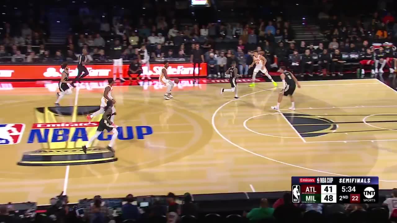 Dre all the way! De'Andre Hunter is on fire! #TrueTalent #Hawks