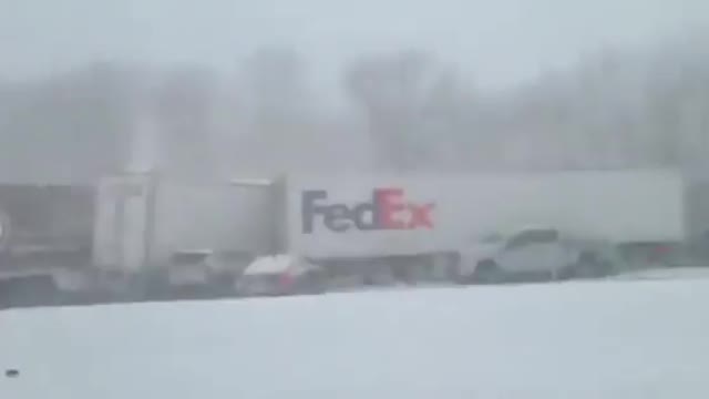 (LANGUAGE) BREAKING Video Shows Deadly 50 car pileup in Pennsylvania due to Snow Squalls.