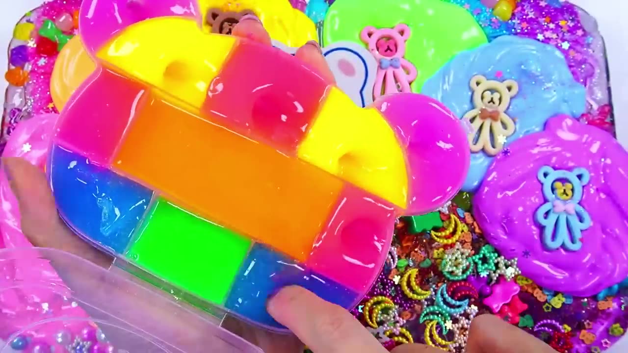 Bear slime mixing makeup in to slime ASMR