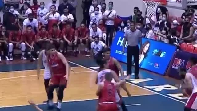 COMEBACK ng GINEBRA! _ Japeth CLUTCH Perimeter Shot! _ Aljon Marino at Barkley Mag-kakaSUNTUKAN PA!