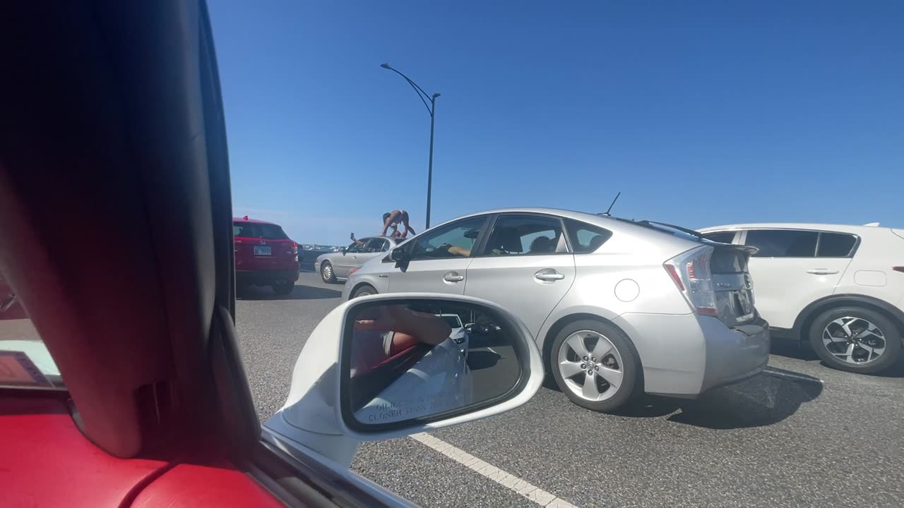 Drunk Twerking On Car Roof In Traffic