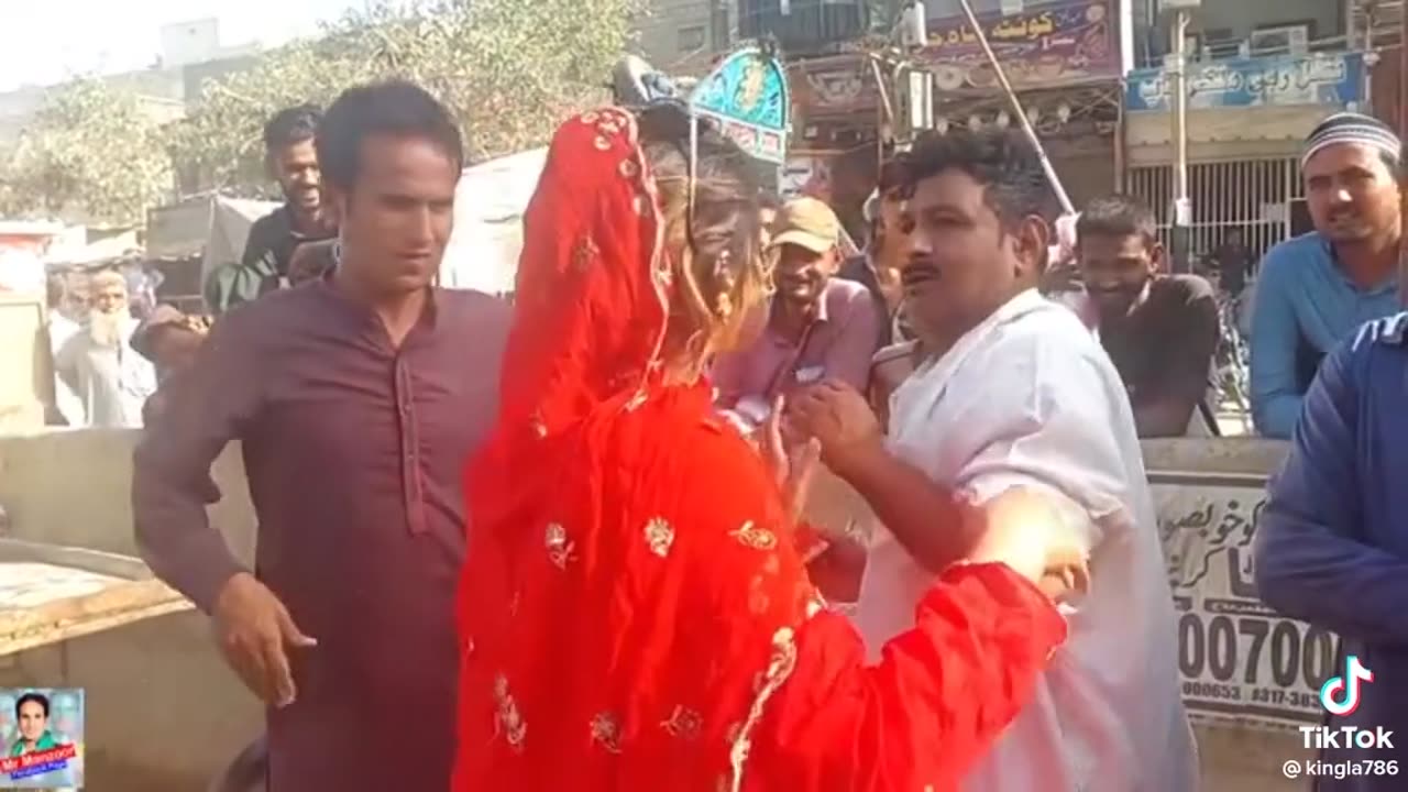 Lady beating a man in public | public video | landy and man