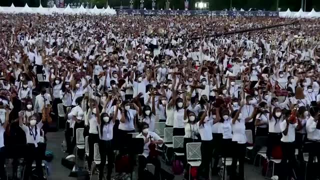 Is this the world's biggest orchestra performance?