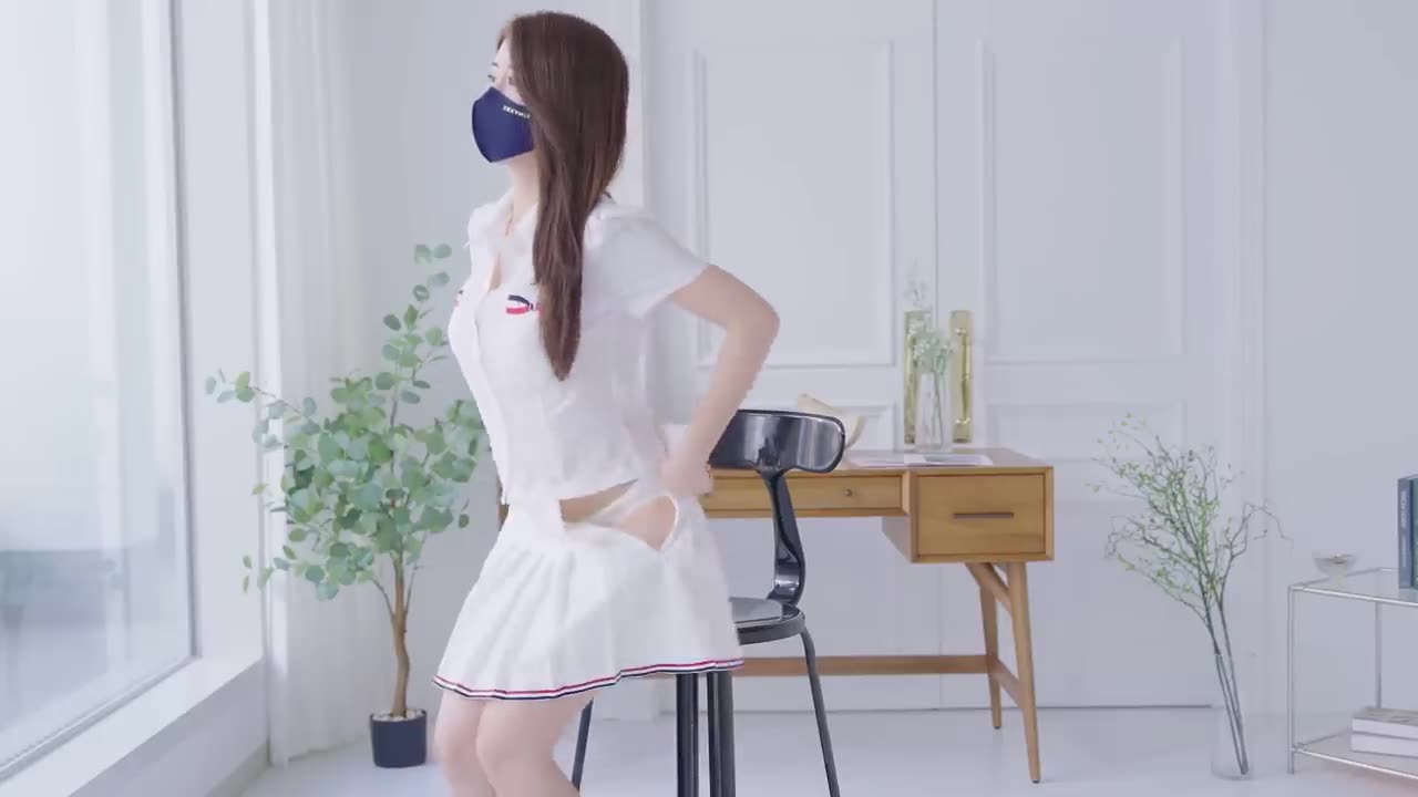 Pretty girl shows off her dress to go for a walk#7
