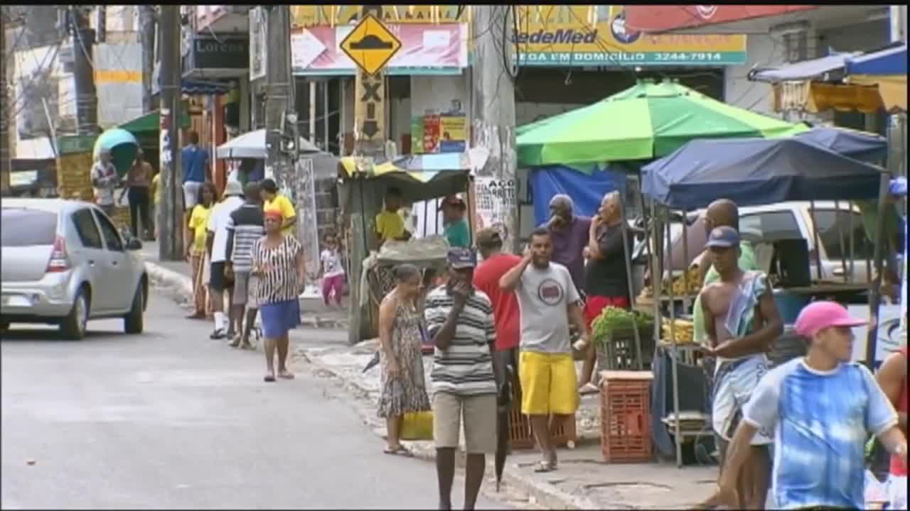 Criminosos exibem armas pesadas e assustam comunidade na BA