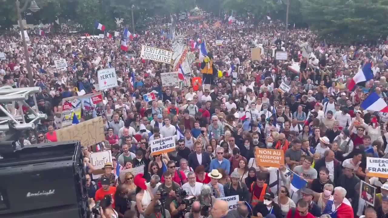 Paris, France: Place de la Bastille - No Green Pass, No Mandatory Vaccinations