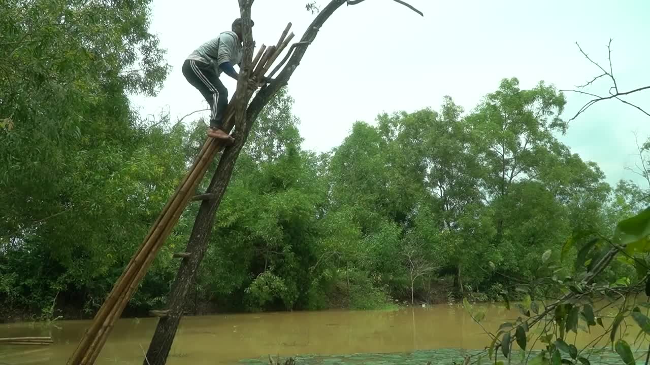 BUSHCRAFT Building 9m Camping Floating Under Raining Season