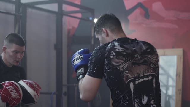 Boxer on hard training,watch boxing training techniques