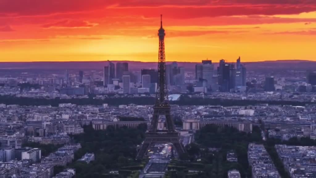 Paris sunset at 100 million pixels