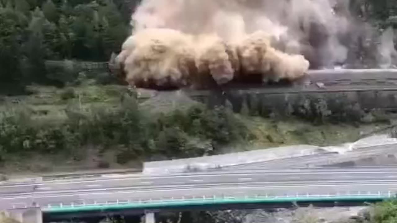 Massive landslide in Maurienne valley, France