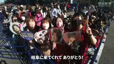 【開始前】キムタク信長まちきれない「ちょ 待てよ！」垂れ幕も 現地の熱気