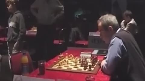 Magnus Carlsen getting bored playing with world champion in his childhood