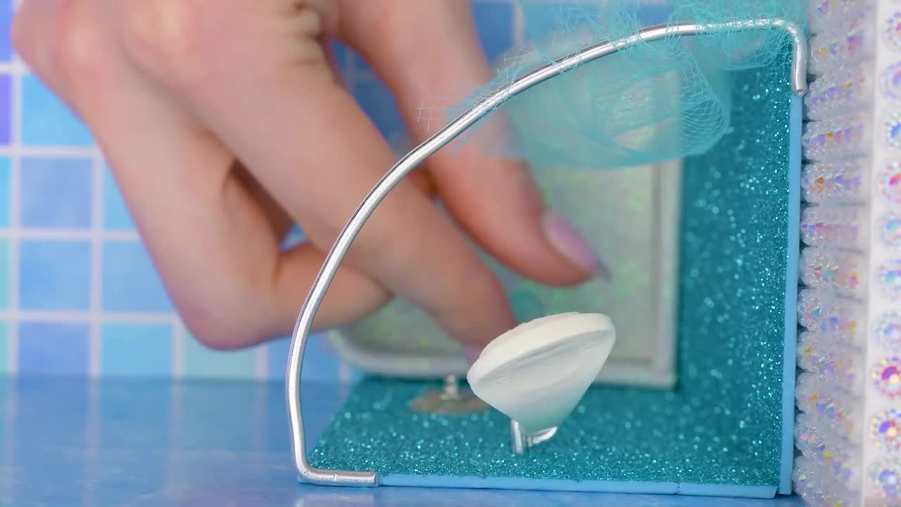 Building A Magical Mini Apartment For Queen Elsa ❄️