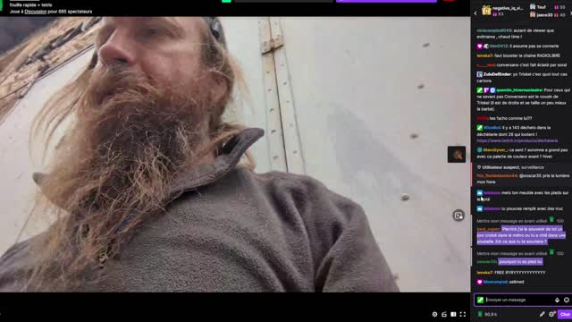 2022-09-28 (4bis) - Il trouve un obus dans les poubelles et le porte à ses voisins (avec chat)