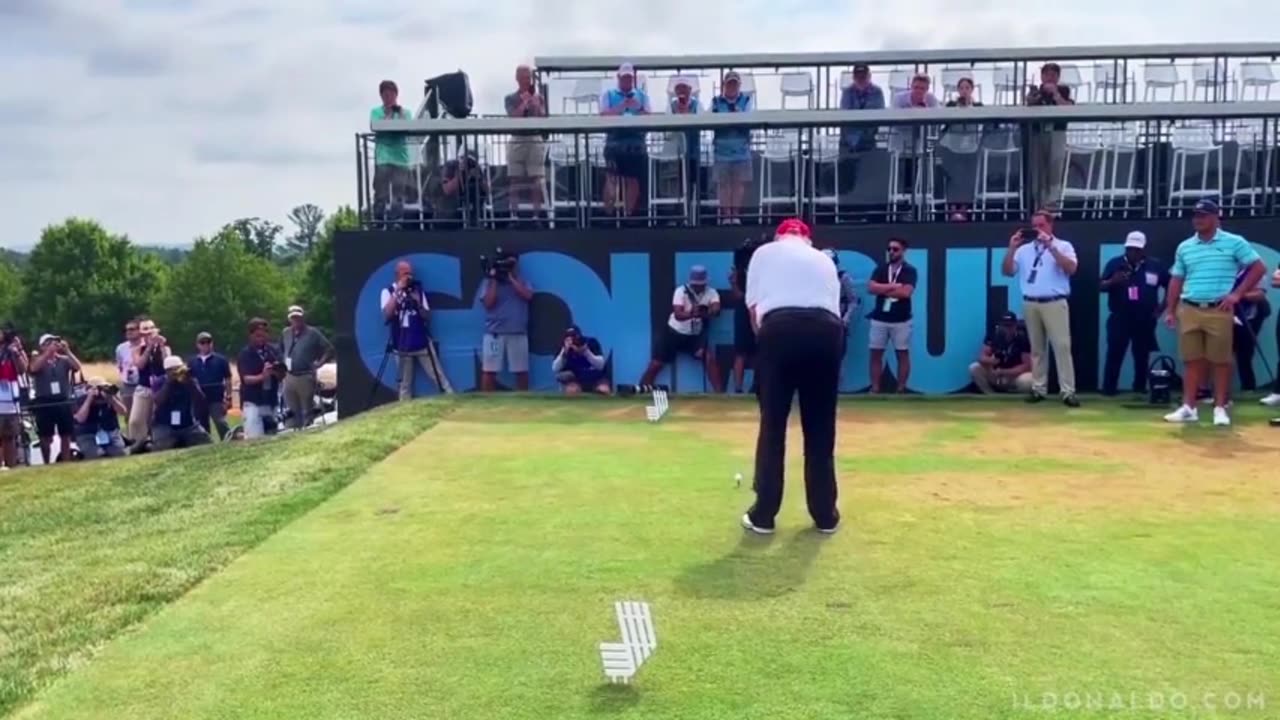 🤭TRUMP A-HOLE IN ONE