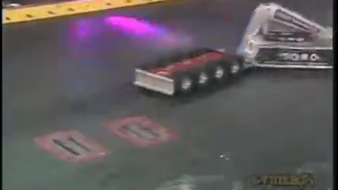 Toro vs New Cruelty BattleBots season 4.0