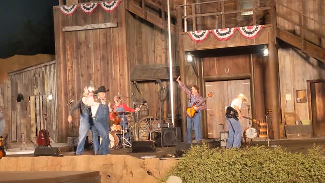 krazy kirk and the hillbillies @ knott's berry farm - devil went down to georgia 6/2/2022