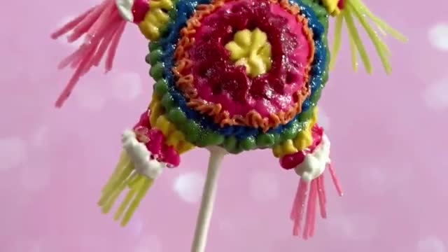 Piñata cakepop #cakepop #cakepops #cake #pinata #cakedecorating #chocolate #christmas