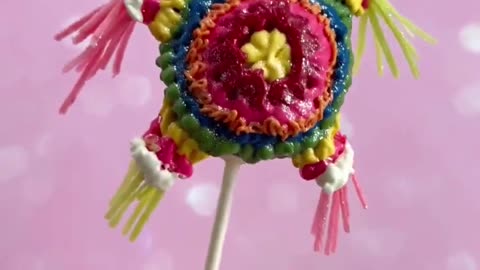 Piñata cakepop #cakepop #cakepops #cake #pinata #cakedecorating #chocolate #christmas