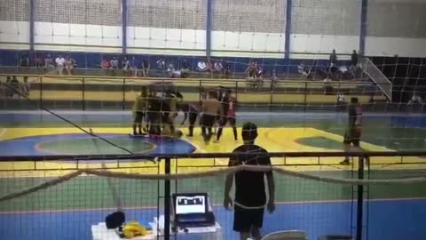 Voadora mortal UFC no futebol