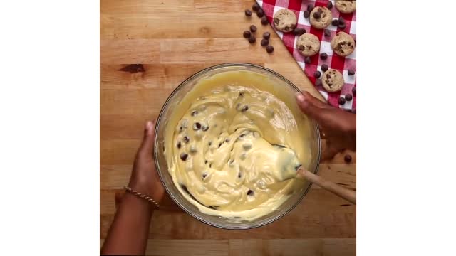 COOKIES CREAM CHEESECAKE BUNDT CAKE