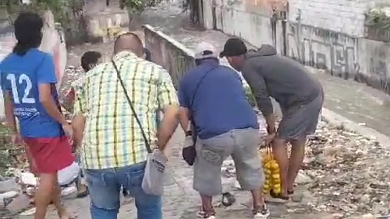 Video de menor de edad en arrasado por un arroyo