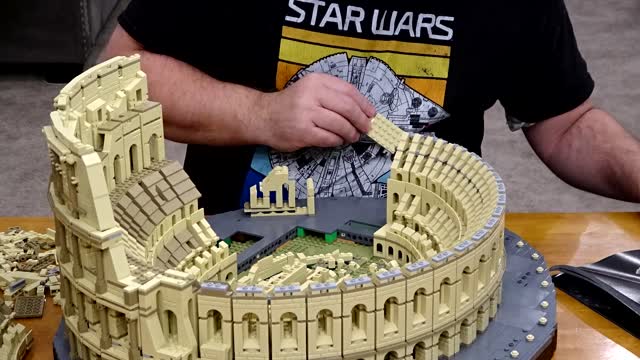 Unboxing Lego 10276 Colosseum Set Box 4