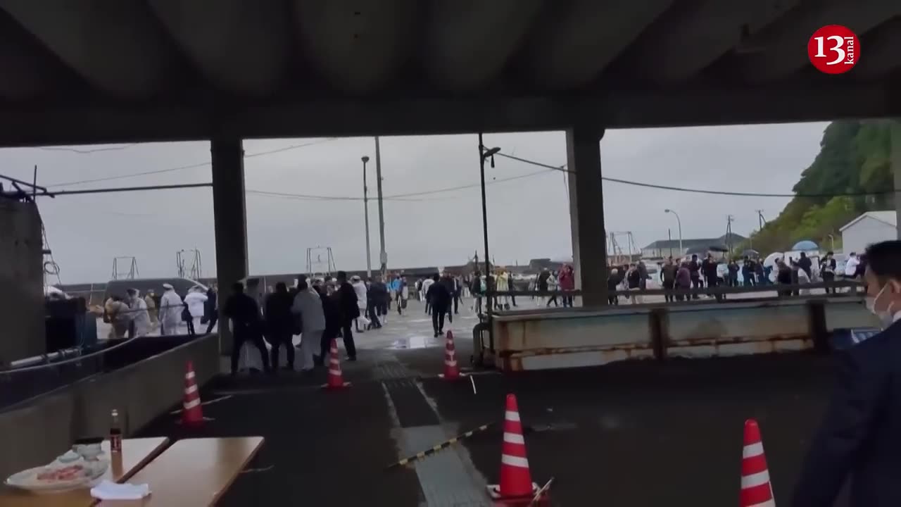 Chaos at moment of explosion during Japan PM Kishida's outdoor speech event