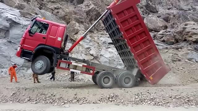 SINOTRUK HOWO 336 DUMP TRUCK