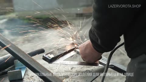 LAZERVOROTA Наружные блоки кондиционеров, сложные по конструкции и с множеством коммуникаций.