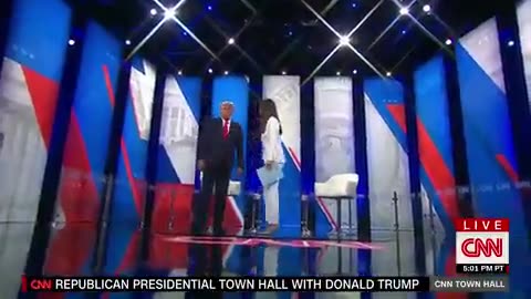 Trump gets a standing ovation from a New Hampshire crowd live on CNN.