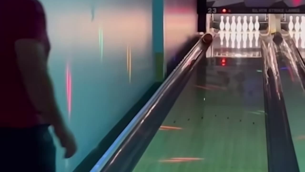 How to Strike in Bowling